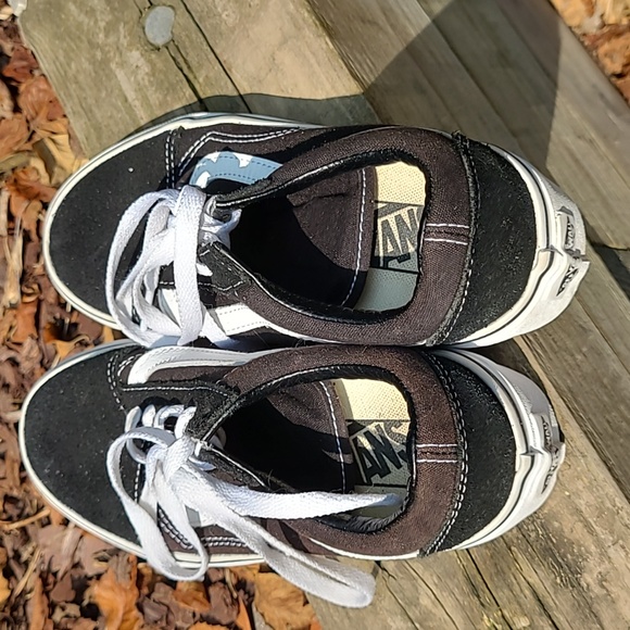 Vans classic lace up sneaker - Picture 2 of 3